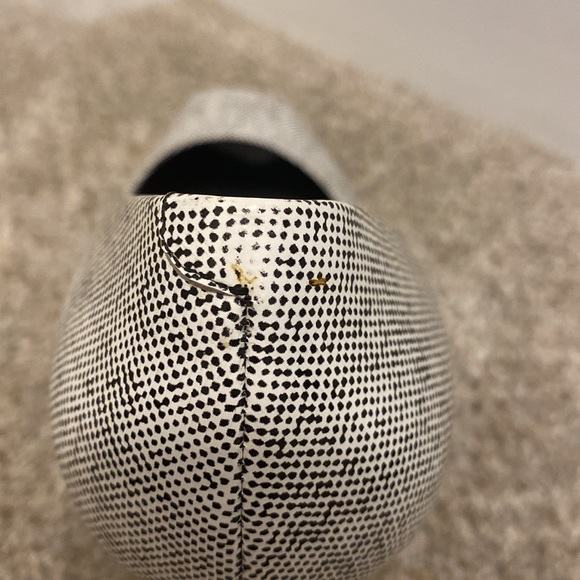 NIB Giuseppe black and white patterned peep toe heels. Size 38.5 - Picture 13 of 16